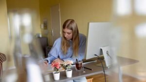 10 Best AI Writing Tools for Bloggers & Content Creators 10 Best AI Writing Tools for Bloggers & Content Creators