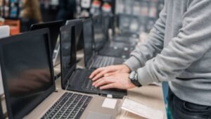 Common Laptop Buying Mistakes to Avoid Common Laptop Buying Mistakes to Avoid